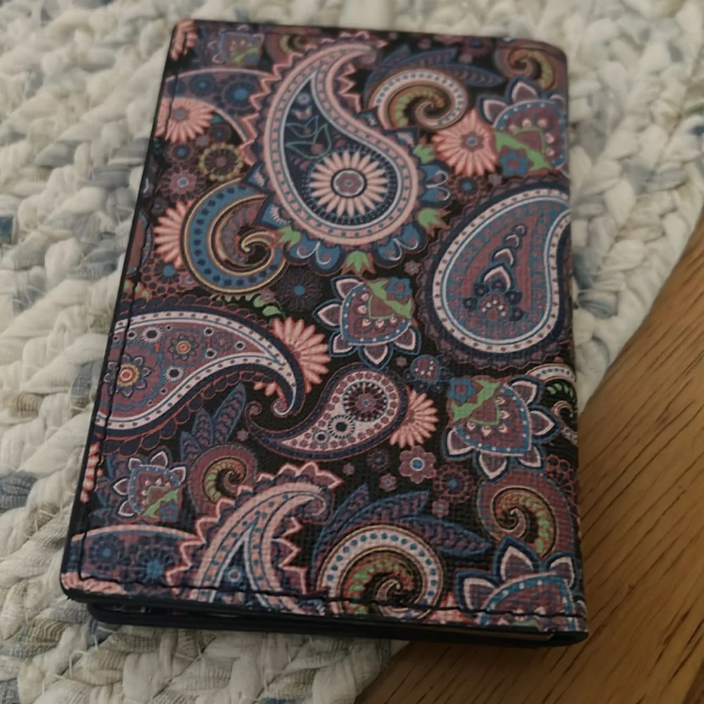 NWT HALO Pocket Charger